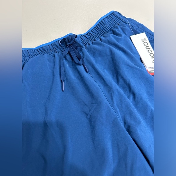 Saucony Women's M Medium Outpace 5" Shorts Indigo Blue NWT Pockets Lightweight - Picture 3 of 14